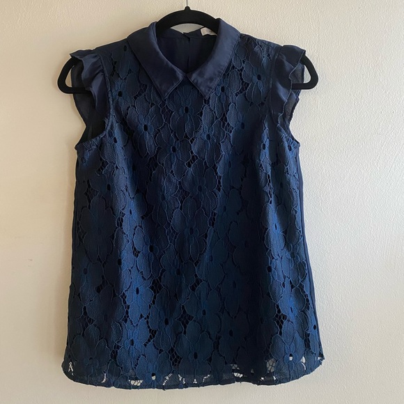 Lowry's Farm Lace top with flutter sleeves - Picture 2 of 3